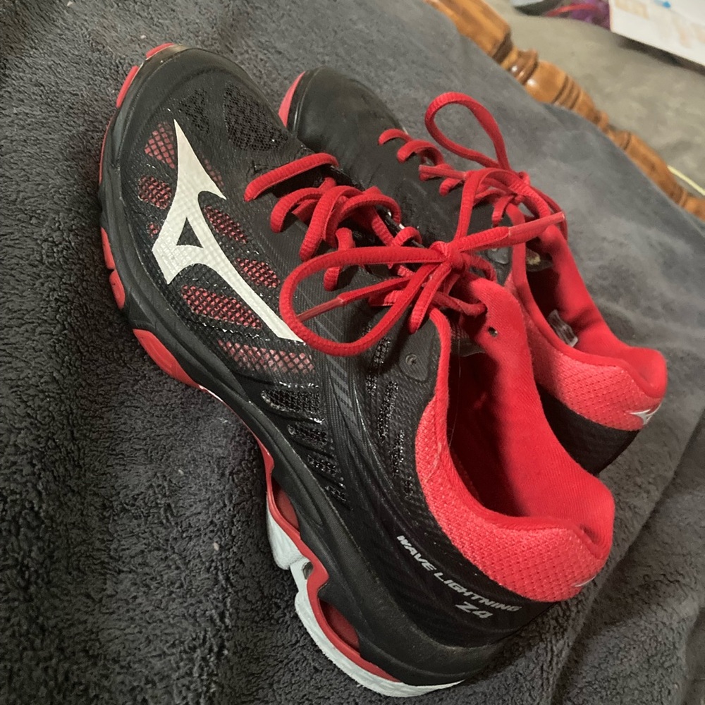 Mizuno red and black volleyball shoes